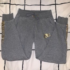 dark grey nike joggers